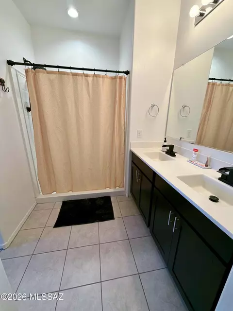 Bath - 21380 E Treasure Rd, Red Rock, AZ 85145 photo 3 of 4