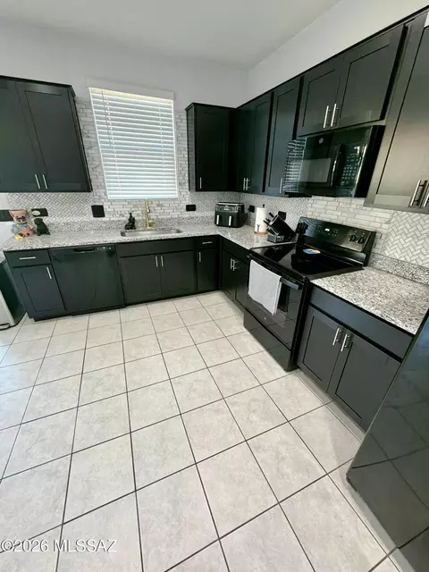 Kitchen - 21380 E Treasure Rd, Red Rock, AZ 85145 photo 5 of 5