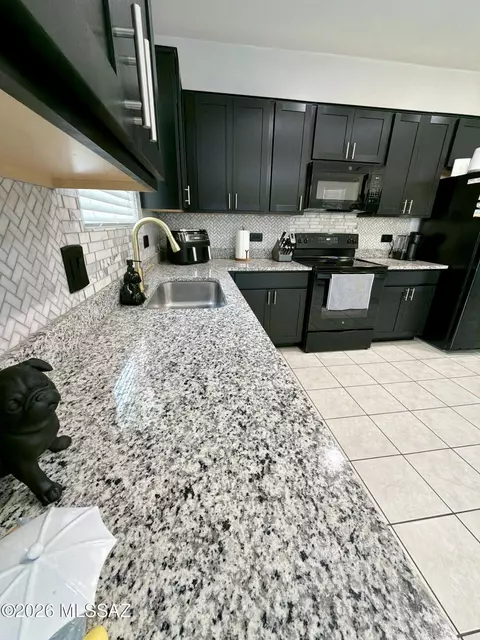 Kitchen - 21380 E Treasure Rd, Red Rock, AZ 85145 photo 2 of 5