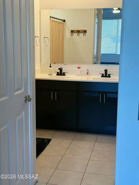 Bath - 21380 E Treasure Rd, Red Rock, AZ 85145 photo 2 of 4