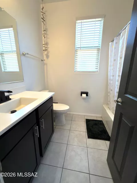 Bath - 21380 E Treasure Rd, Red Rock, AZ 85145 photo 1 of 4