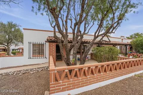 221 S Paseo Tierra #A, Green Valley, AZ 85614