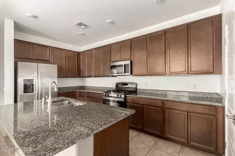 7803 S Sugarbend Dr, Tucson, AZ 85757