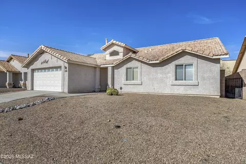 8165 E Smooth Sumac Ln, Tucson, AZ 85710