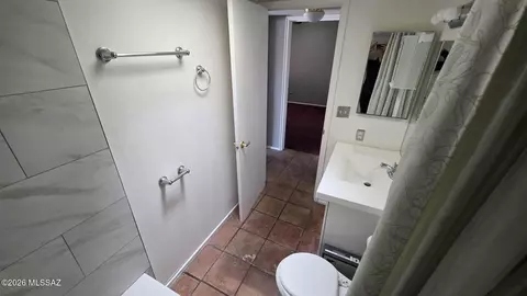 Bath - 3021 W Vande Loo St, Tucson, AZ 85746 photo 1 of 4