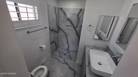 Bath - 3021 W Vande Loo St, Tucson, AZ 85746 photo 4 of 4
