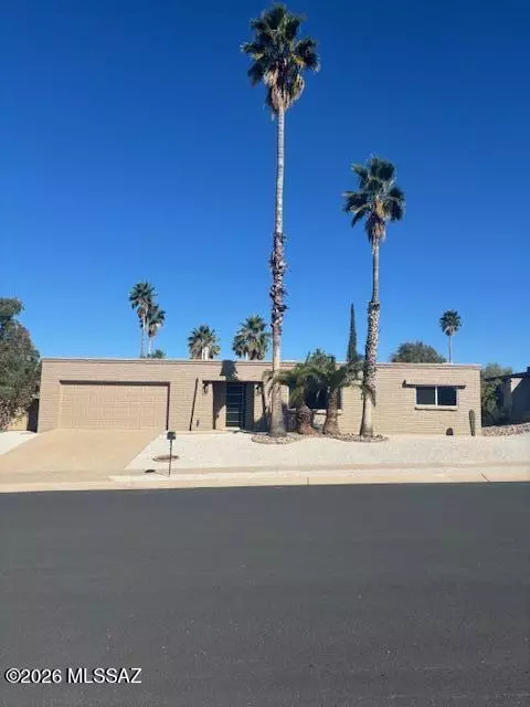 9323 E Deer Trl, Tucson, AZ 85710