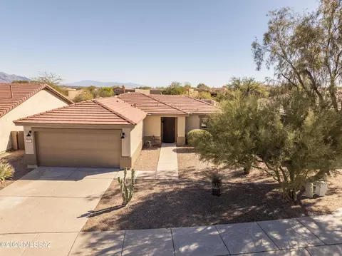 8194 N Iron Ridge Dr, Tucson, AZ 85743