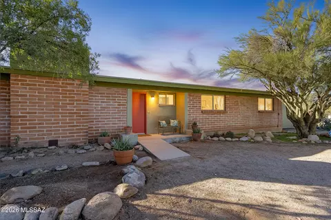 7140 N Edgewood Pl, Tucson, AZ 85704