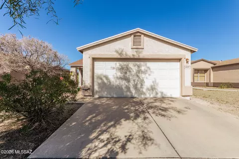 2595 E Warwick Castle Ln, Tucson, AZ 85706