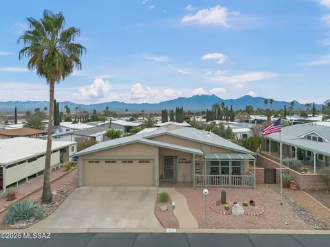 105 W Mora Dr, Green Valley, AZ 85614