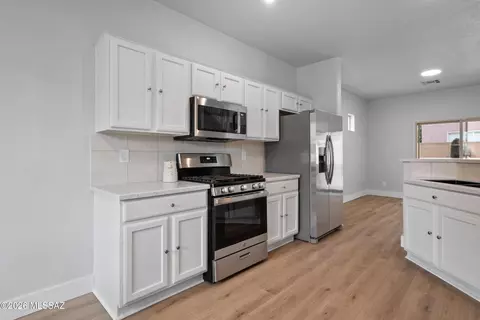 127 W Camino Rio Chiquito, Sahuarita, AZ 85629