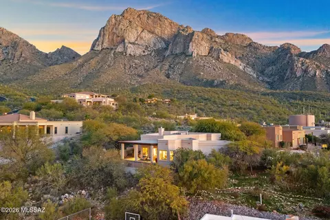 9801 N Ridge Shadow Pl, Tucson, AZ 85704