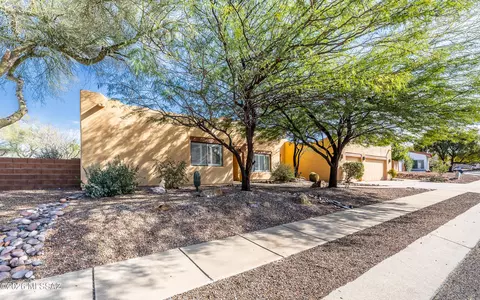 250 N Eastern Slope Loop, Tucson, AZ 85748
