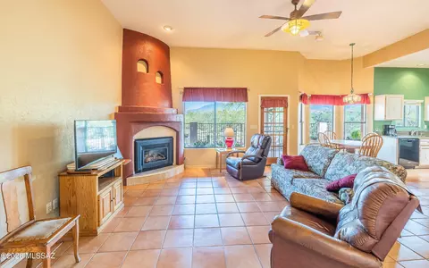 Living - 250 N Eastern Slope Loop, Tucson, AZ 85748 photo 2 of 3