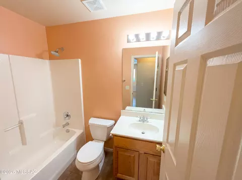 Bath - 9986 E Apache Rain Dr, Tucson, AZ 85748 photo 2 of 2