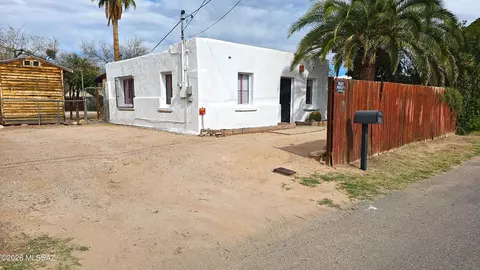 830 W Simmons Rd, Tucson, AZ 85705