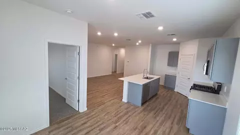 Entry Way - 1113 S Chatfield Ave, Vail, AZ 85641 photo 4 of 5