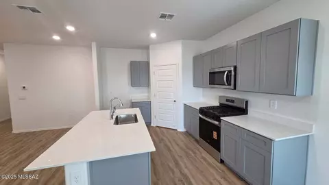 Kitchen - 1113 S Chatfield Ave, Vail, AZ 85641 photo 2 of 3