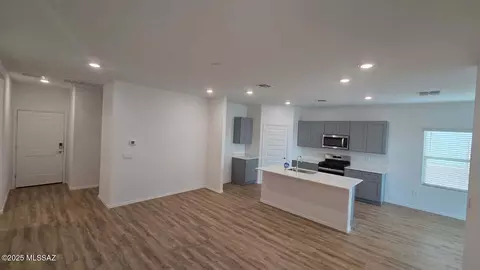 Entry Way - 1113 S Chatfield Ave, Vail, AZ 85641 photo 3 of 5