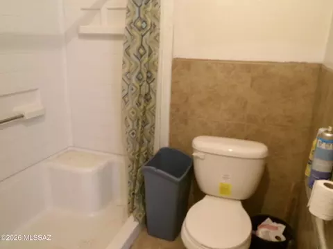 Bath - 248 N Haskell Ave, Willcox, AZ 85643 photo 1 of 2