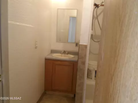 Bath - 248 N Haskell Ave, Willcox, AZ 85643 photo 2 of 2