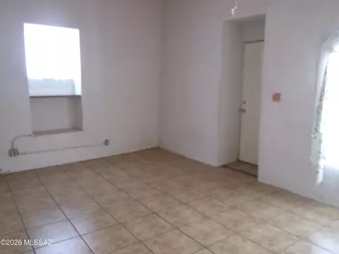 Living - 248 N Haskell Ave, Willcox, AZ 85643 photo 4 of 5