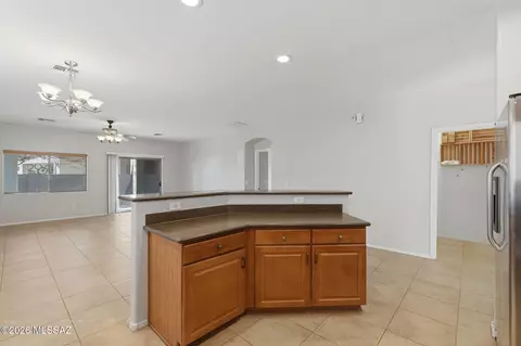 Kitchen - 12902 E Red Iron Trl, Vail, AZ 85641 photo 4 of 6