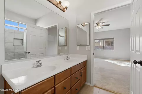 Bath - 12902 E Red Iron Trl, Vail, AZ 85641 photo 1 of 4