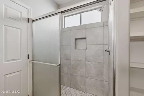 Bath - 12902 E Red Iron Trl, Vail, AZ 85641 photo 2 of 4