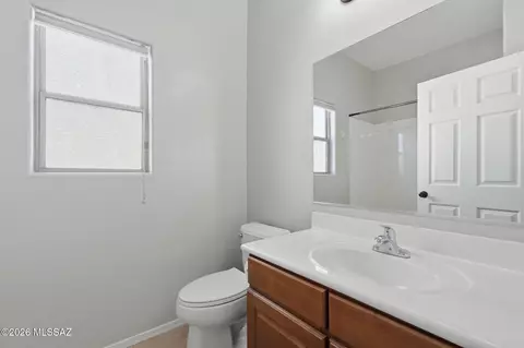 Bath - 12902 E Red Iron Trl, Vail, AZ 85641 photo 3 of 4