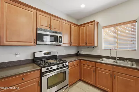 Kitchen - 12902 E Red Iron Trl, Vail, AZ 85641 photo 2 of 6