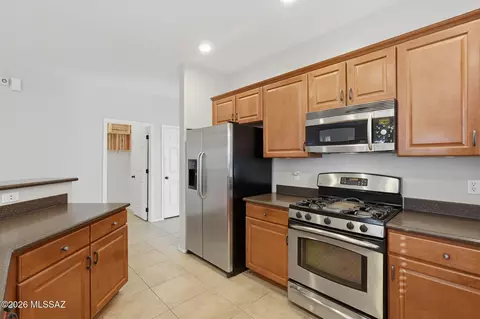 Kitchen - 12902 E Red Iron Trl, Vail, AZ 85641 photo 3 of 6