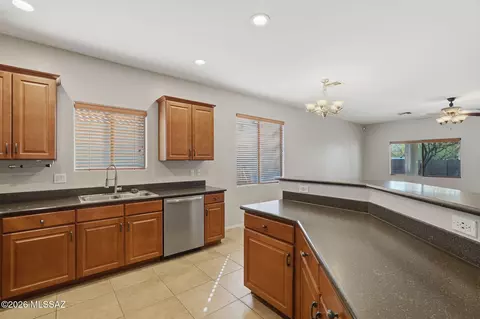 Kitchen - 12902 E Red Iron Trl, Vail, AZ 85641 photo 5 of 6