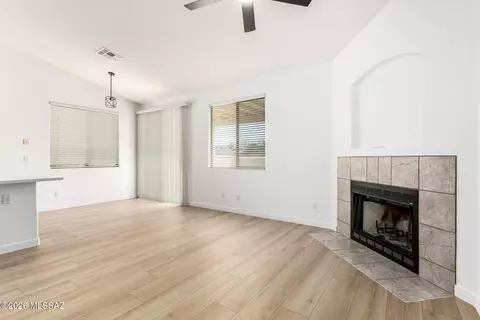 Living - 9086 E La Palma Dr, Tucson, AZ 85747 photo 5 of 6