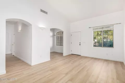 Living - 9086 E La Palma Dr, Tucson, AZ 85747 photo 2 of 6