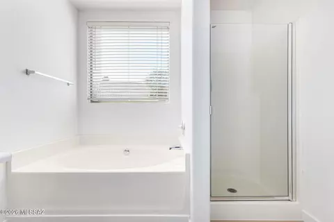 Bath - 9086 E La Palma Dr, Tucson, AZ 85747 photo 1 of 2