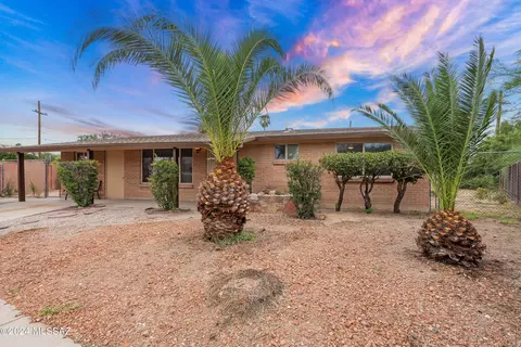 2033 S Augusta Pl, Tucson, AZ 85710