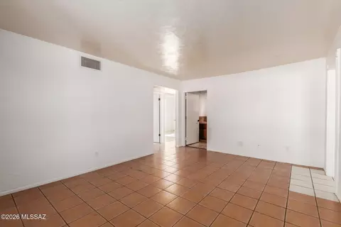Living - 4210 E Canada Stra, Tucson, AZ 85706 photo 2 of 4