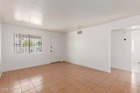 Living - 4210 E Canada Stra, Tucson, AZ 85706 photo 3 of 4