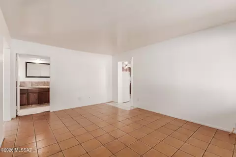 Living - 4210 E Canada Stra, Tucson, AZ 85706 photo 1 of 4