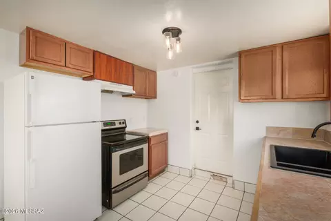 Kitchen - 4210 E Canada Stra, Tucson, AZ 85706 photo 2 of 3