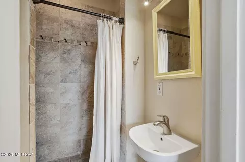 Bath - 1935 E 4th St, Tucson, AZ 85719 photo 3 of 5