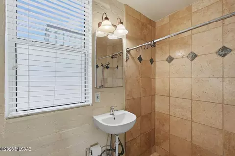 Bath - 1935 E 4th St, Tucson, AZ 85719 photo 5 of 5