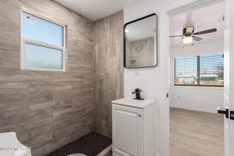 Bath - 1132 E 27th St, Tucson, AZ 85713 photo 2 of 3