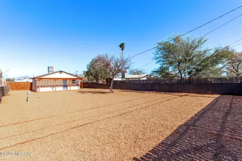 Exterior - 1132 E 27th St, Tucson, AZ 85713 photo 7 of 8