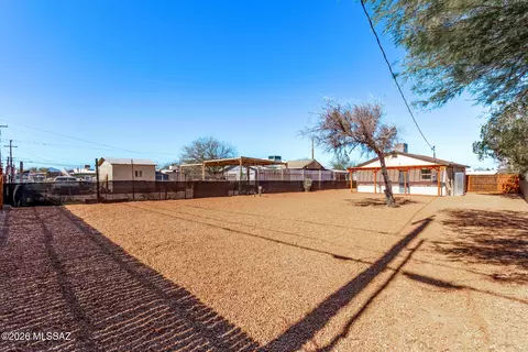Exterior - 1132 E 27th St, Tucson, AZ 85713 photo 6 of 8
