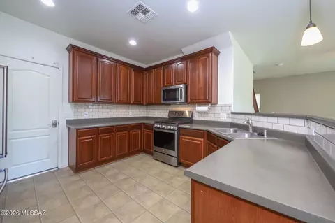 Kitchen - 6245 E Stonechat Dr, Tucson, AZ 85756 photo 1 of 4