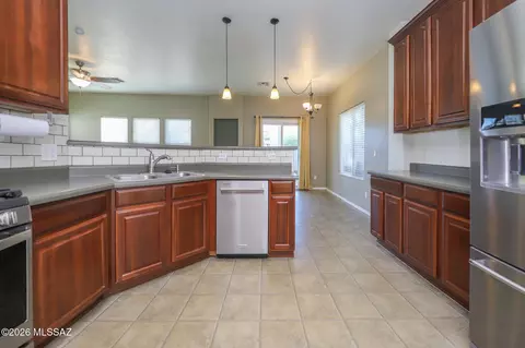Kitchen - 6245 E Stonechat Dr, Tucson, AZ 85756 photo 4 of 4