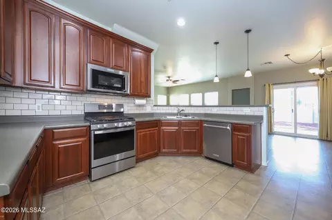 Kitchen - 6245 E Stonechat Dr, Tucson, AZ 85756 photo 2 of 4